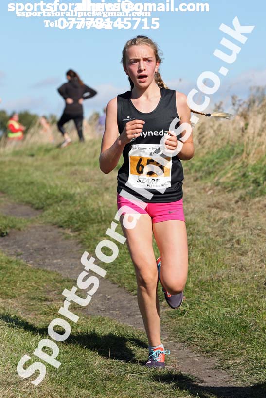 Girls under-15s Start Fitness NEH, Wrekenton. Photo:  David T. Hewitson/Sports for All Pics